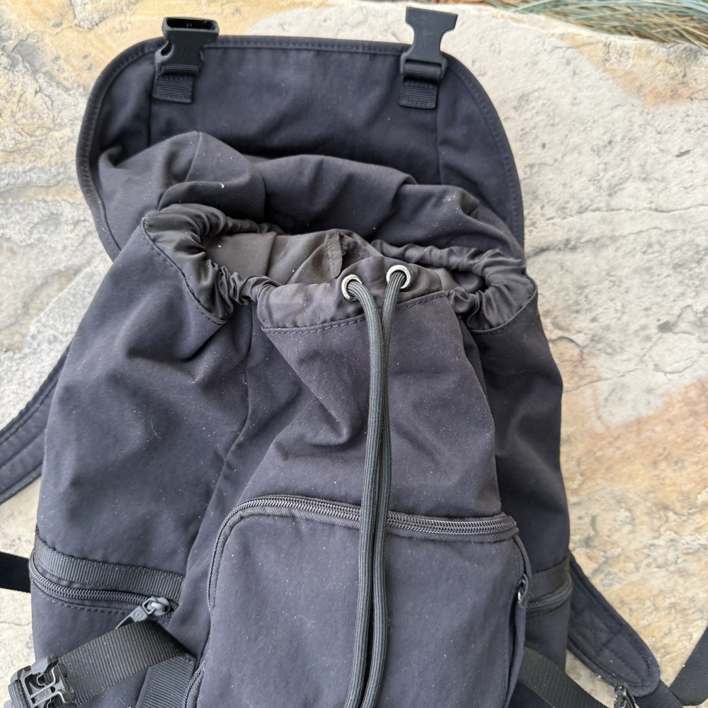 LULULEMON Command The Day Backpack Black 24L Used - Picture 6 of 11